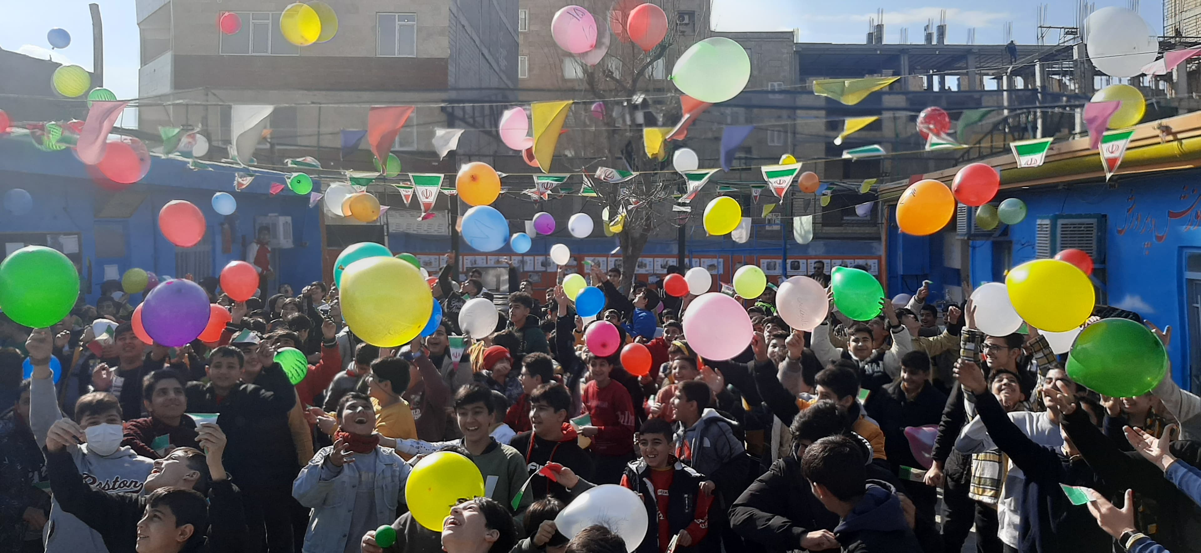 دبیرستان صبح روشن