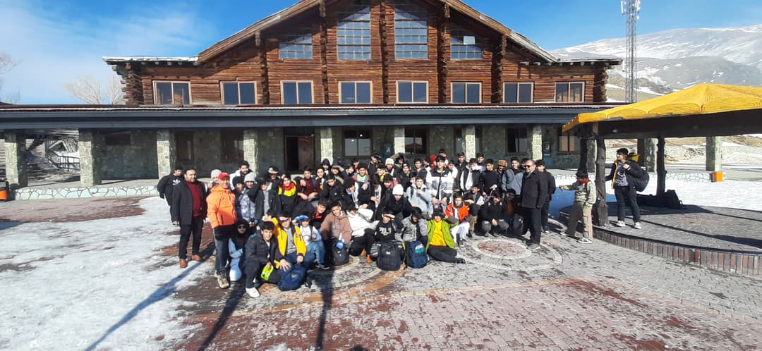 دبیرستان صبح روشن